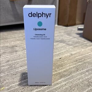 Liposome Cleansing Oil - White